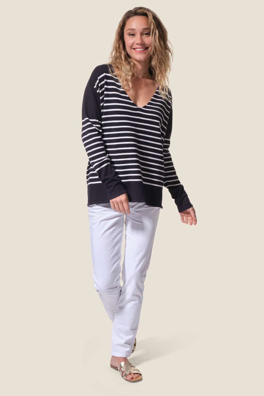 Marise : pull col V oversize Hublot mode marine Marise : pull col V oversize Hublot mode marine