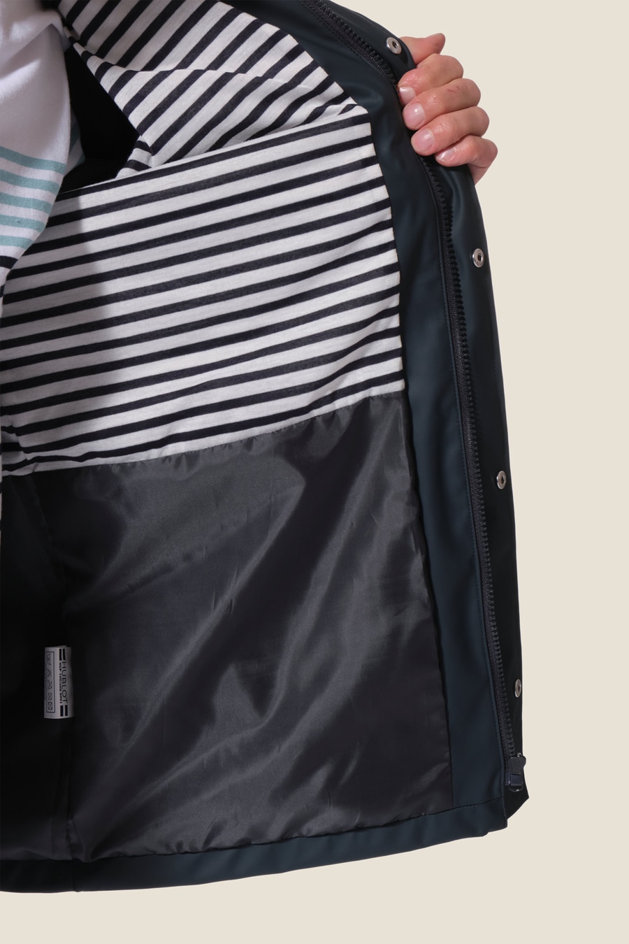 Proue : ciré Hublot mode marine Proue : ciré Hublot mode marine